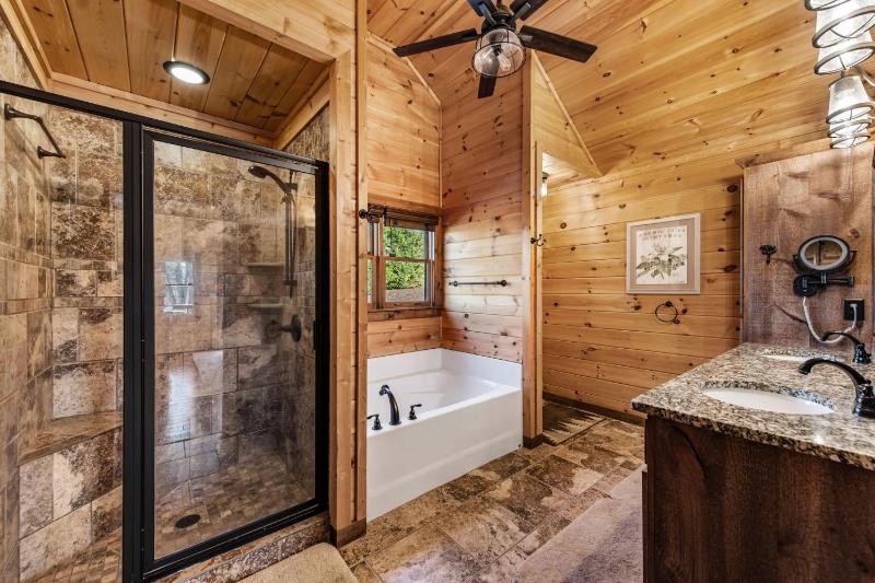 Bear Tree Lodge - image 3
