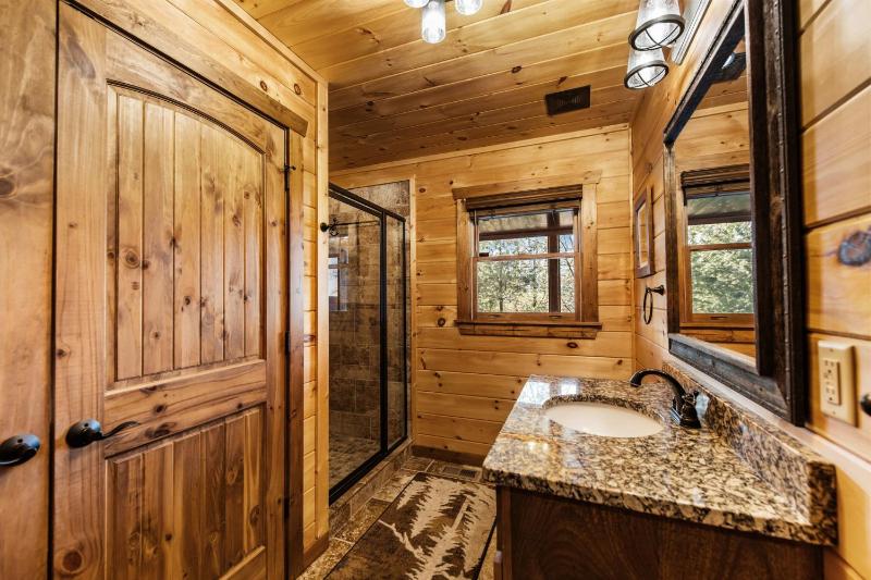 Bear Tree Lodge - image 47