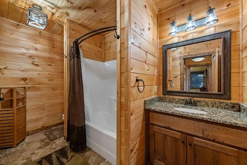 Bear Tree Lodge - image 12