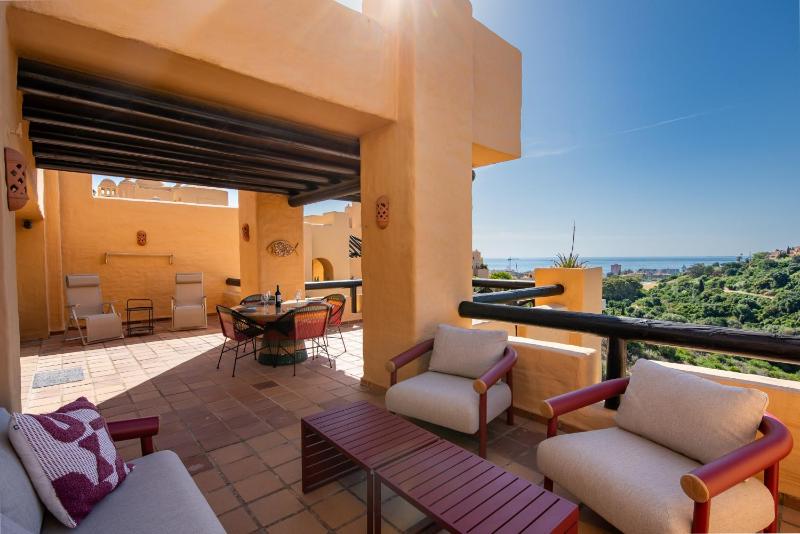 Coto Real Penthouse 2470 Naxos Sea-View - image 13