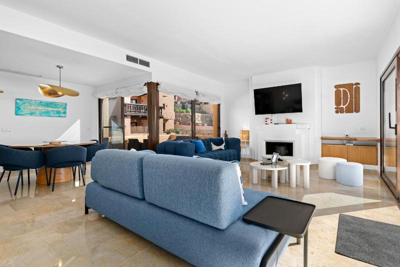 Coto Real Penthouse 2470 Naxos Sea-View - image 16