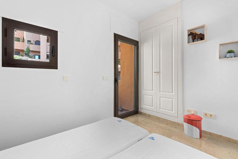 Coto Real Penthouse 2470 Naxos Sea-View - image 3
