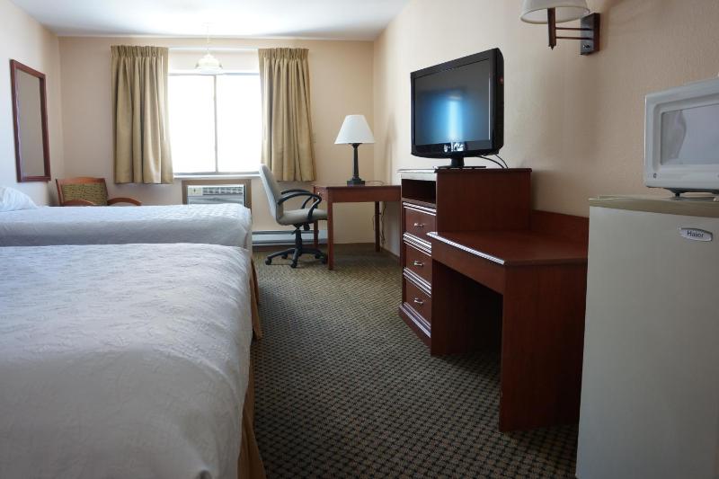 Standard Double Queen Room image 2