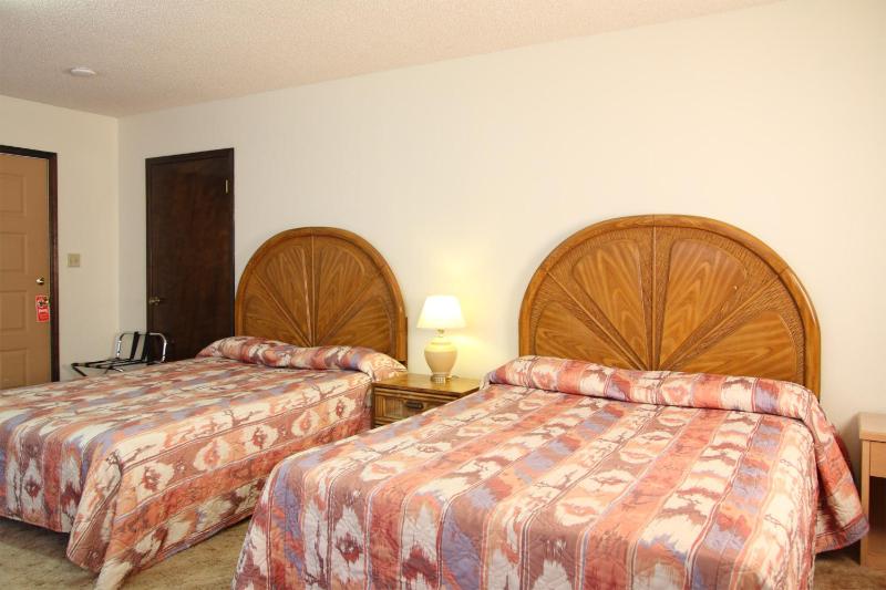 Non-smoking: Room 20 (Largest Room) image 2