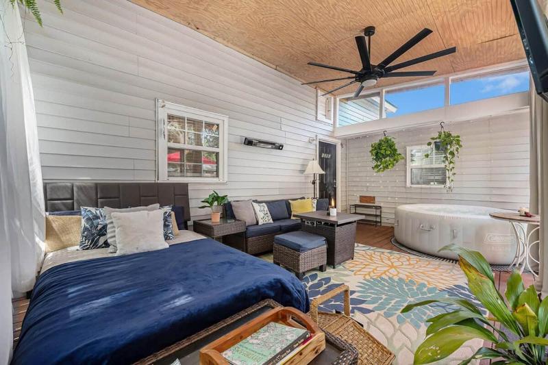 Birdhouse: Pet friendly 2 Bed With Yard & Hot Tub - image 27