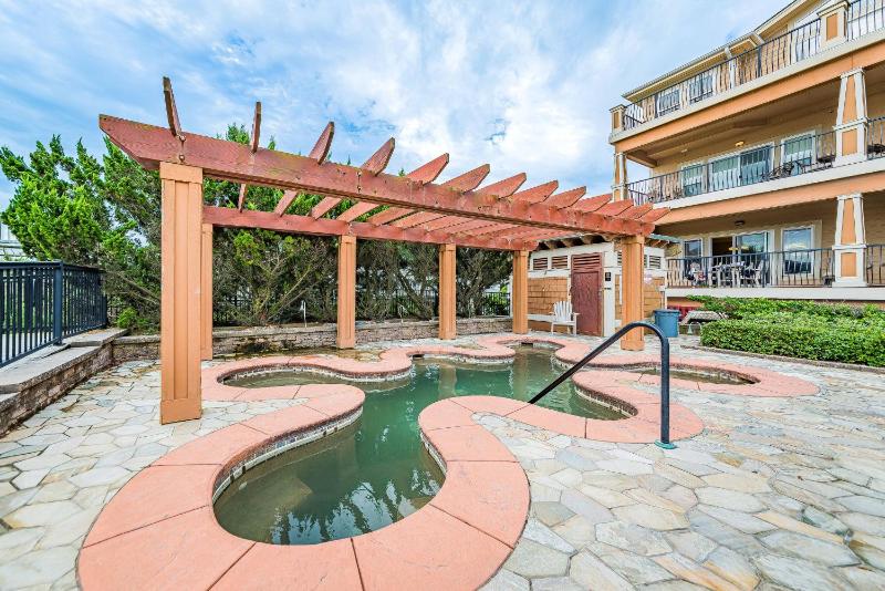 Good Trouble - Croatan Surf Club Ocean View Indoor and Outdoor Pool Hot Tub Pets Ok YR Flex - image 14