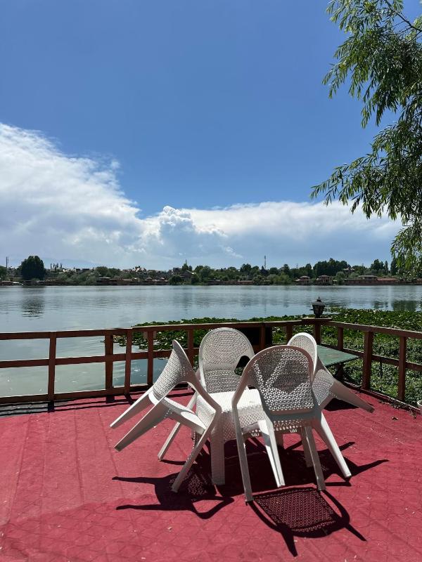 The Nigeen Lodge - image 3