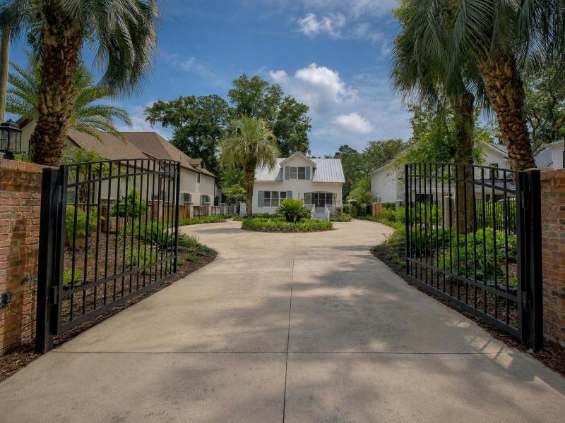 Saltwater Oaks - image 9