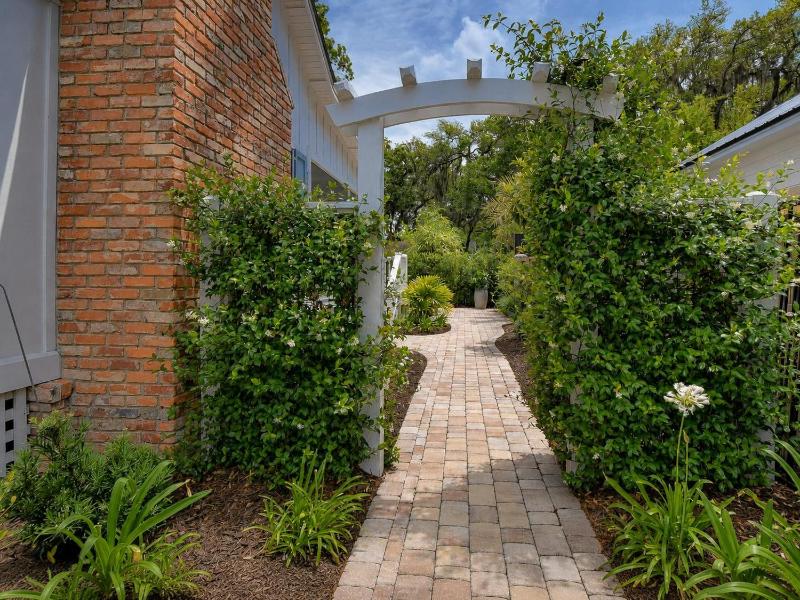 Saltwater Oaks - image 20