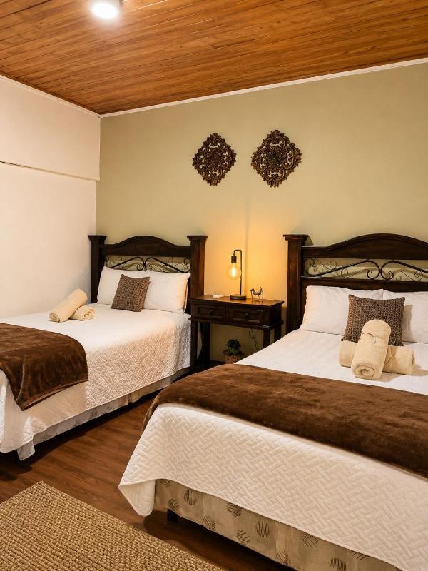 El Extranjero Hostal - image 9