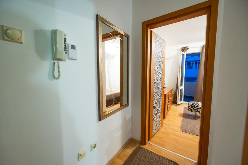 Golden Light Seaside Apartment - image 16