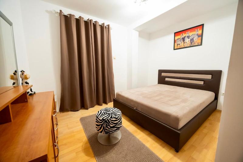 Golden Light Seaside Apartment - image 4