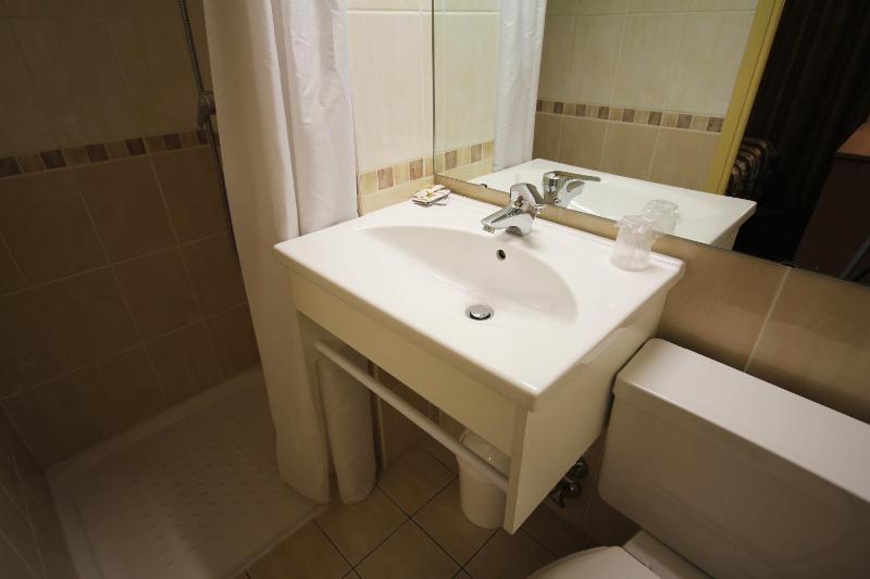 Single Room with Shower image 2