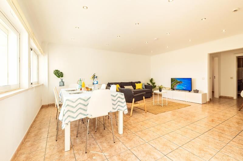 Vilamoura 2-Bed with Pool Close to Golf & Marina - image 27