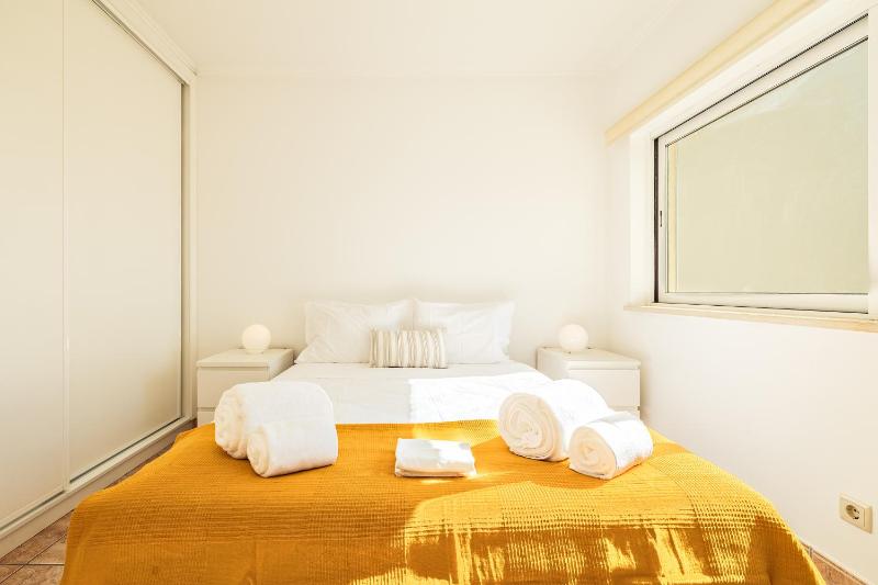 Vilamoura 2-Bed with Pool Close to Golf & Marina - image 25