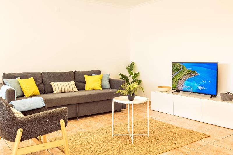 Vilamoura 2-Bed with Pool Close to Golf & Marina - image 8