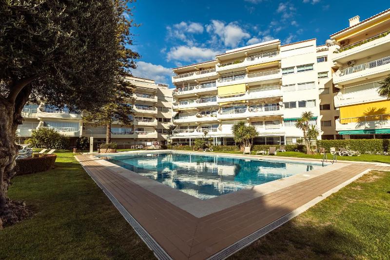 Vilamoura 2-Bed with Pool Close to Golf & Marina - image 6