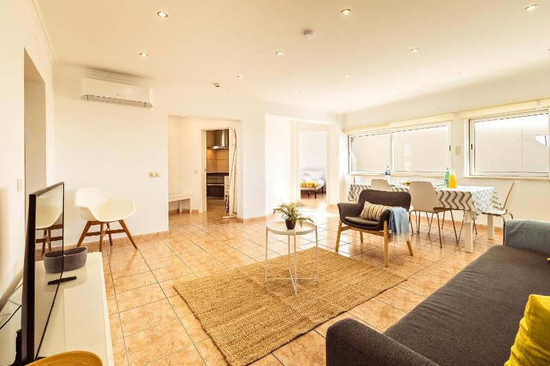 Vilamoura 2-Bed with Pool Close to Golf & Marina - image 33