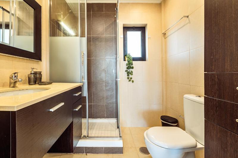 Vilamoura 2-Bed with Pool Close to Golf & Marina - image 31