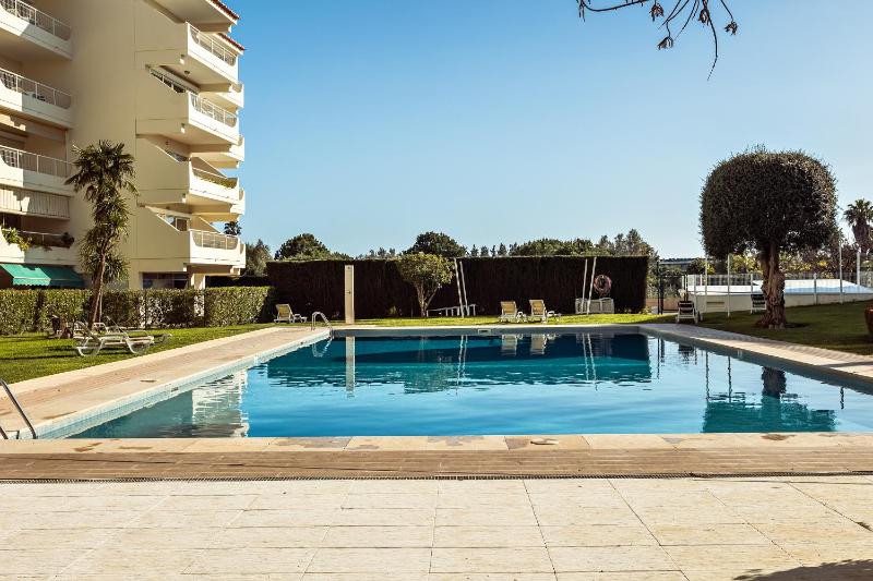 Vilamoura 2-Bed with Pool Close to Golf & Marina - image 19