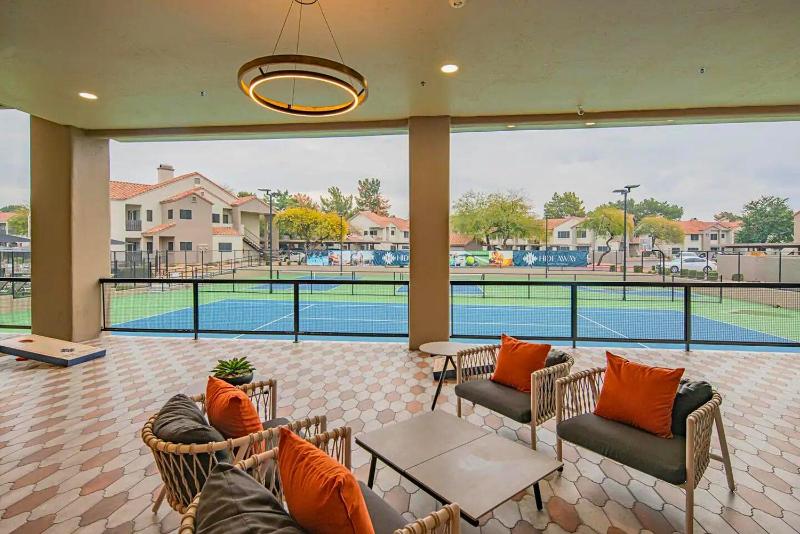 Pool Retreat Patio Ground Floor Near Kierland - image 29