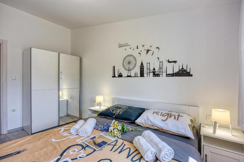 Family Friendly House Kacana - Garden & BBQ - Happy Rentals - image 8