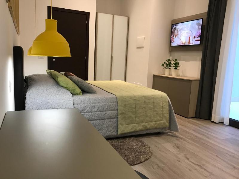 Superior Triple Room image 3