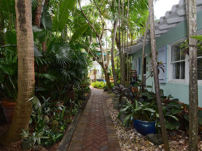 Pineapple Point Guesthouse & Resort - Gay Men's Resort - image 21