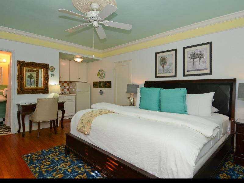 Pineapple Point Guesthouse & Resort - Gay Men's Resort - image 24