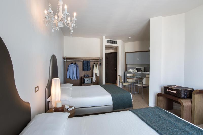 Double or Twin Room with Spa Access image 4