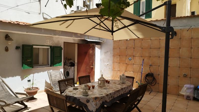 Deluxe apartment with garden in Vomero - image 8