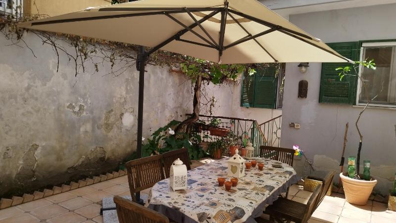 Deluxe apartment with garden in Vomero - image 6