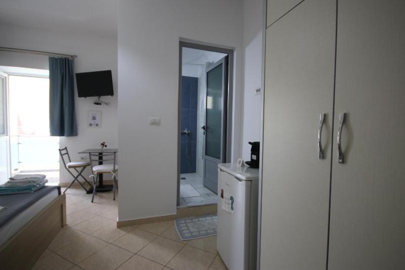 Garden Holiday Studios - image 6