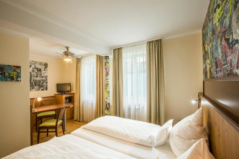 Double Room image 4