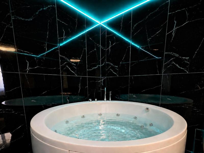 Luxor - Private Jacuzzi Boulevard Suites - image 40