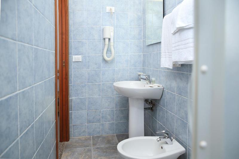 Double or Twin Room image 3