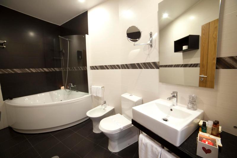 Suite With Romantic Package image 1