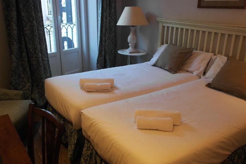 Superior Double Room image 4