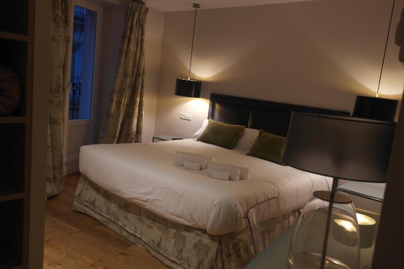 Double or Twin Room image 4