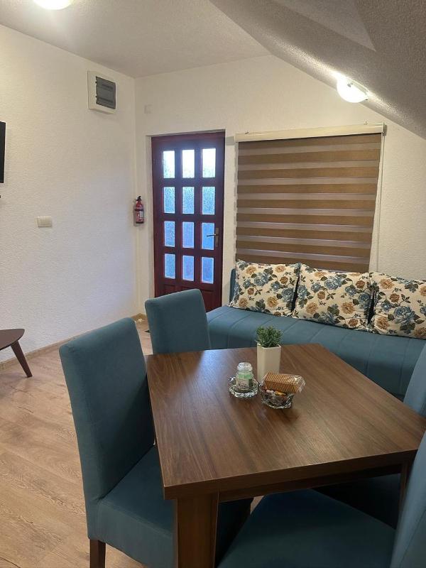 Apartmani Ksenija - image 3