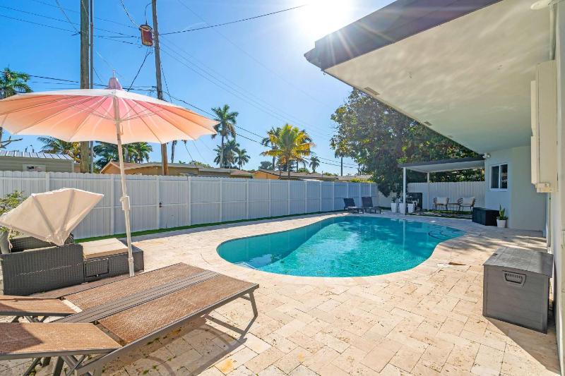 Sunny House With Pool - Spacious - image 10
