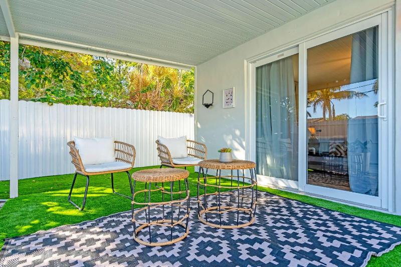 Sunny House With Pool - Spacious - image 5