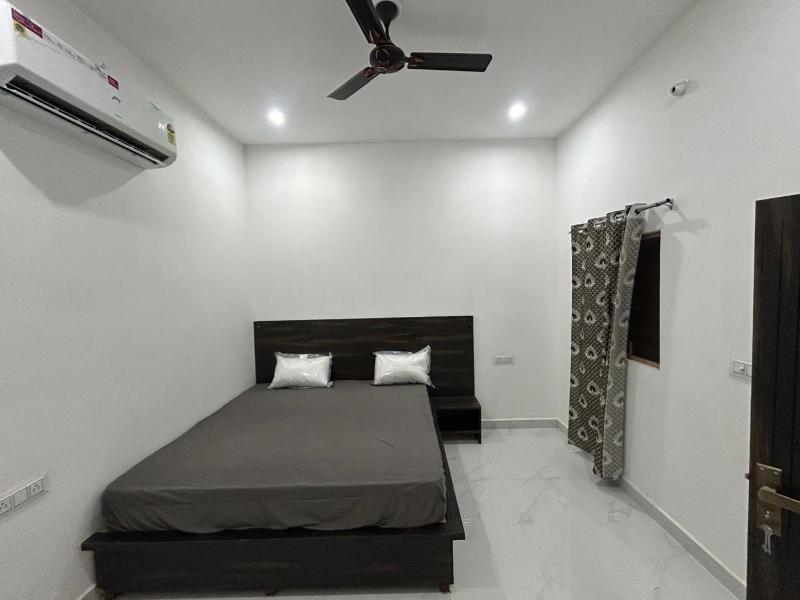 Ishu Residency and Yatri niwas - image 4