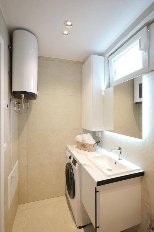 Dionis Garden Suite - image 10
