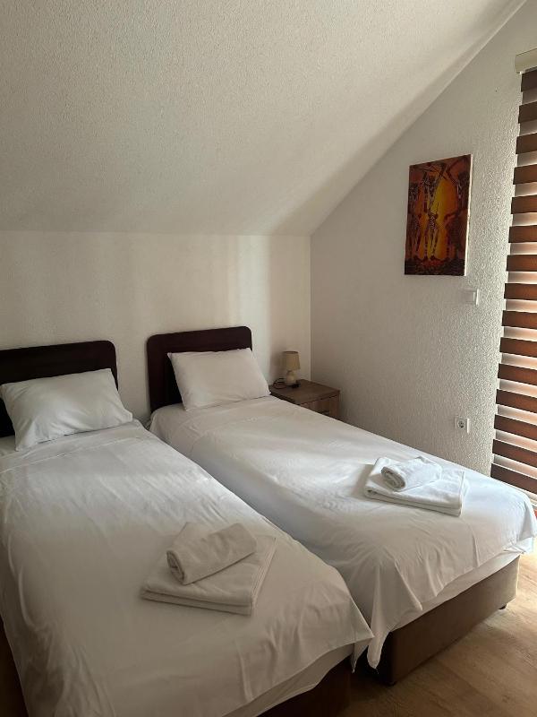 Apartmani Ksenija - image 15