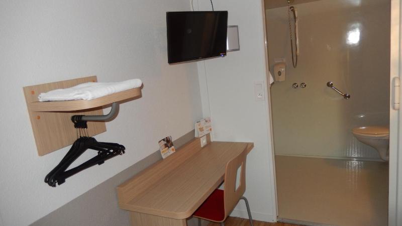 Single Room image 3