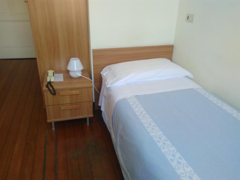 Single Room with Sea View and Private Internal Bathroom image 4