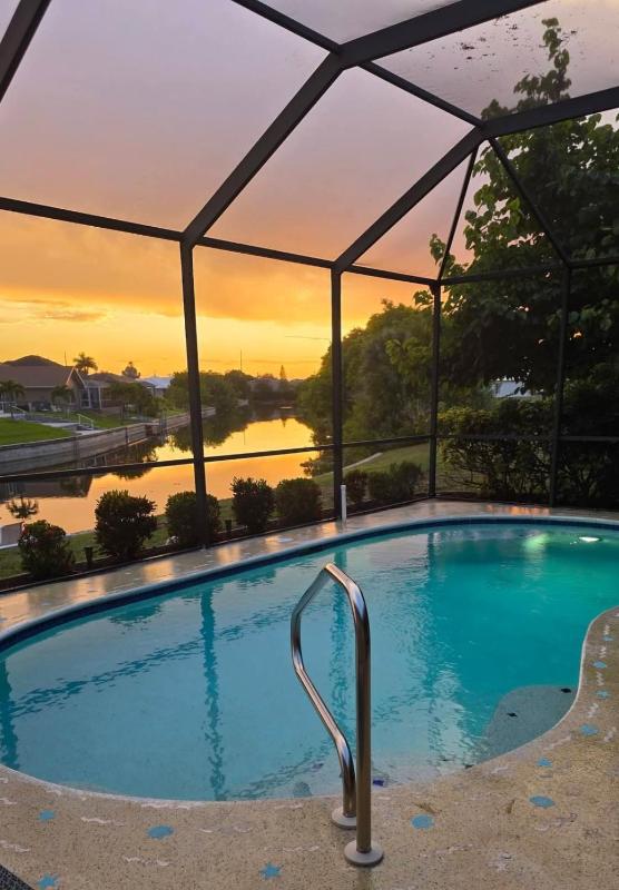 Blue Oasis - Saltwater Pool Dock Dog-Friendly Home - image 26