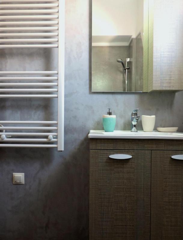 One-Bedroom Apartment image 2