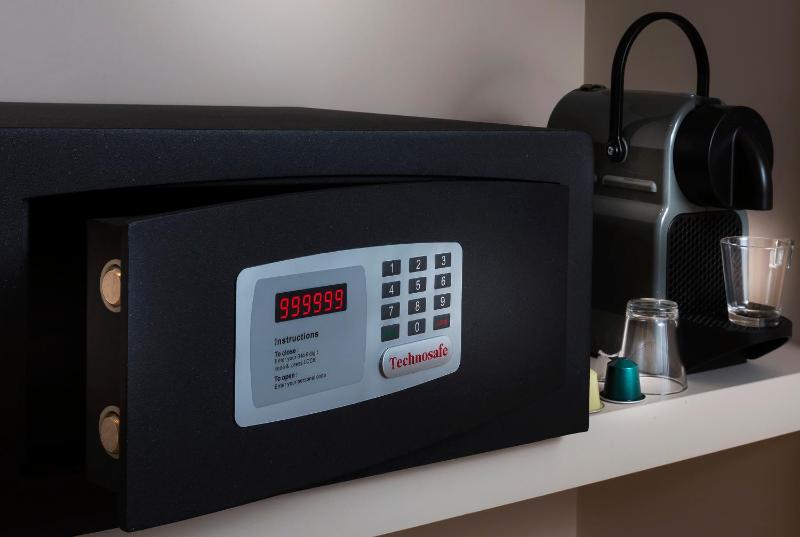 Triple Room with Balcony image 1